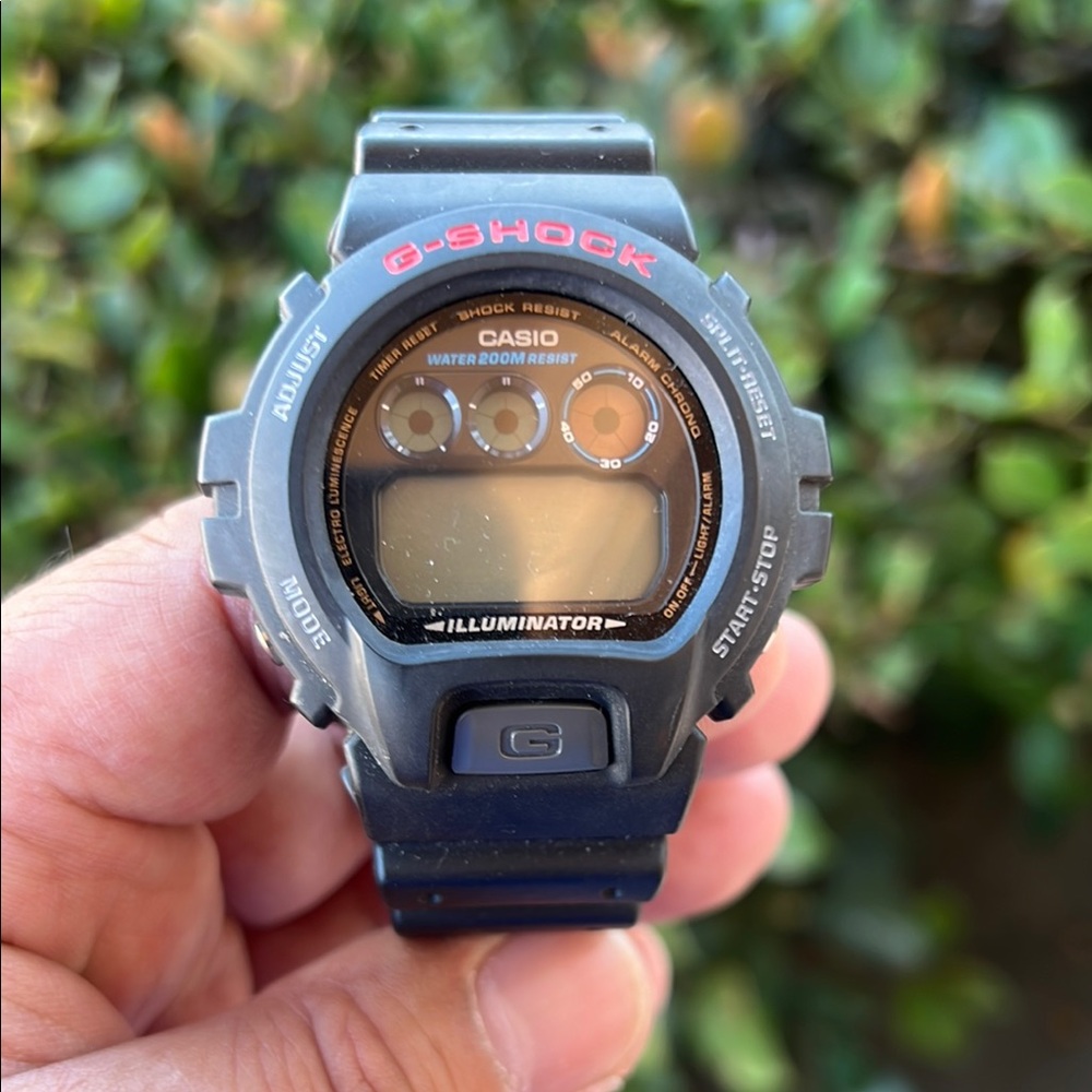 2000’s G-shock! Classic look! Need battery. Worn a few time.